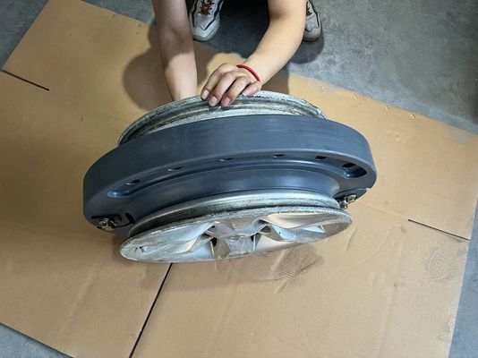 O plano corrido militar de borracha do polímero introduz inserções lisas da roda da corrida de 335/80R20 225/75R16C