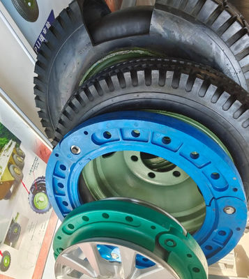 O plano corrido militar de borracha do polímero introduz inserções lisas da roda da corrida de 335/80R20 225/75R16C